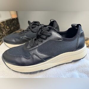 Banana Republic Black and Cream Sneakers
